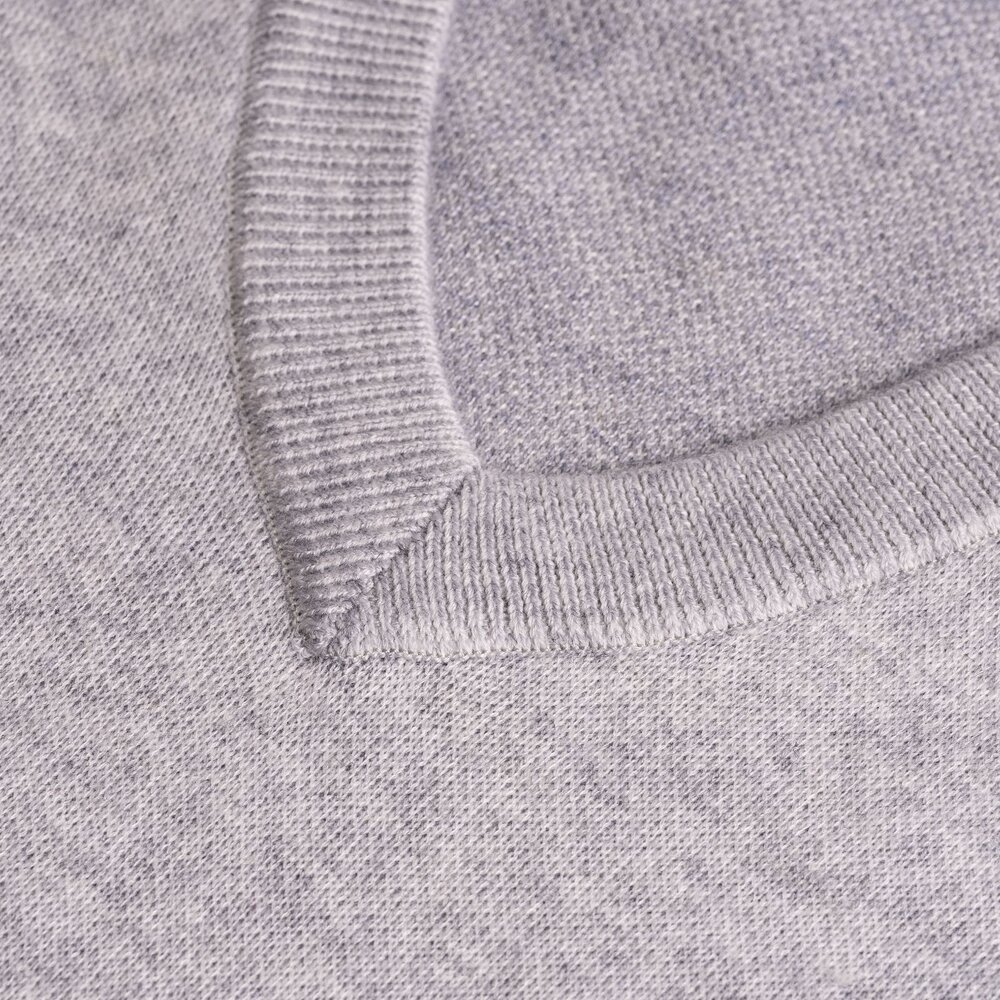 Chinjun羊毛針織背心-淺灰|V領針織毛衣、親膚保暖、商務男裝、休閒穿搭-圖片-2