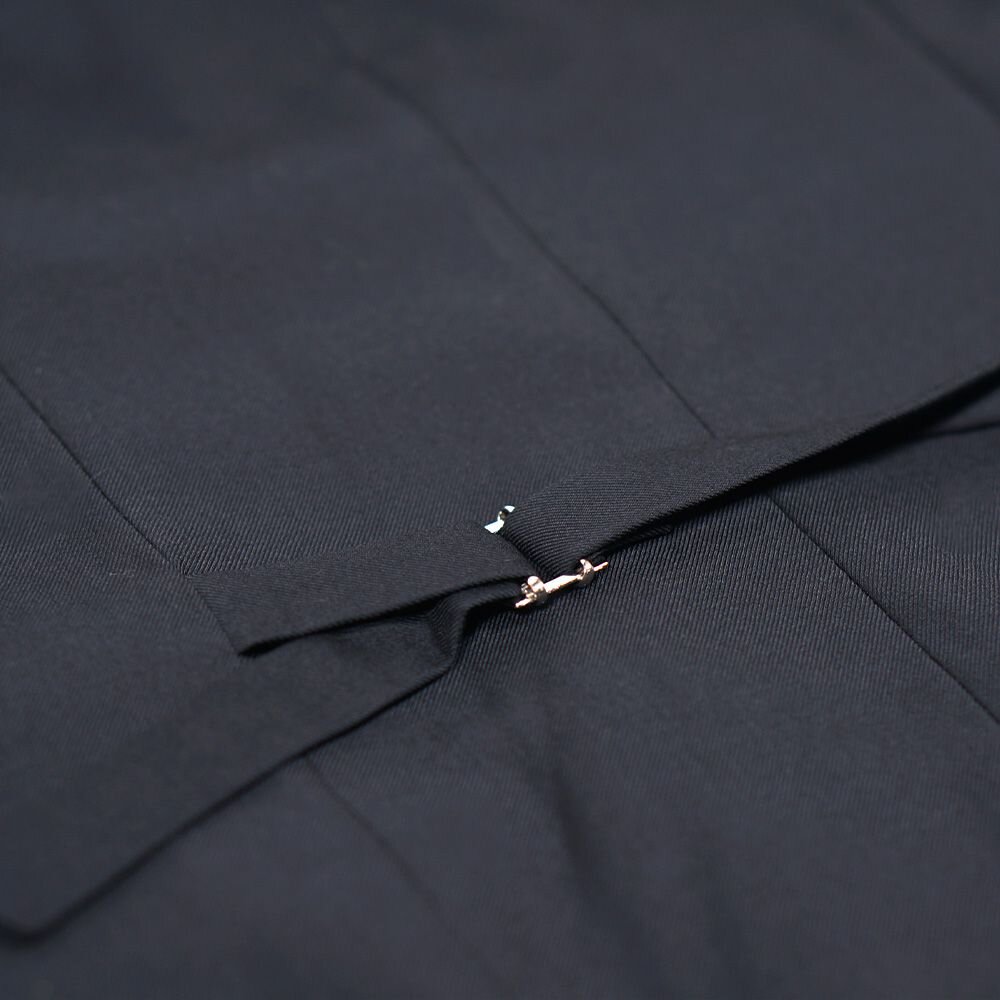 【WEISHTON】黑色西裝背心 質感面料 舒適內襯 現貨 馬甲 外套內搭 正式 商務-圖片-6