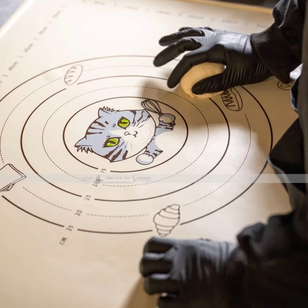 40901431244-BREADLEAF 加大 50×70cm 加厚 鉑金矽膠 揉麵墊 烘焙操作墊 乳白色 貓咪圖案 巧緻 ，貓咪揉麵墊