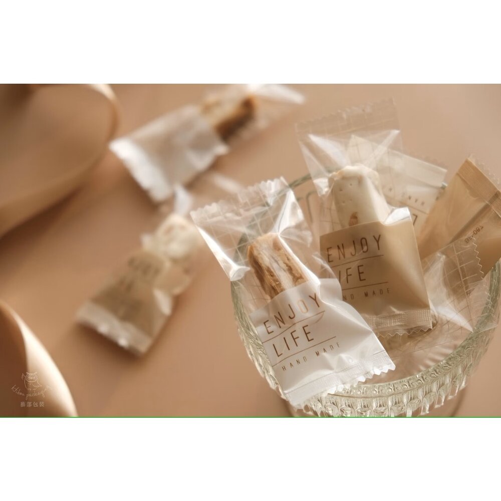 F058-奶油格子 亮面 糖果袋 牛軋糖袋 新年包裝 烘焙包裝 單粒糖果袋 單顆糖果袋 南棗核桃糕袋 《巧緻》  ，奶油格子糖果袋