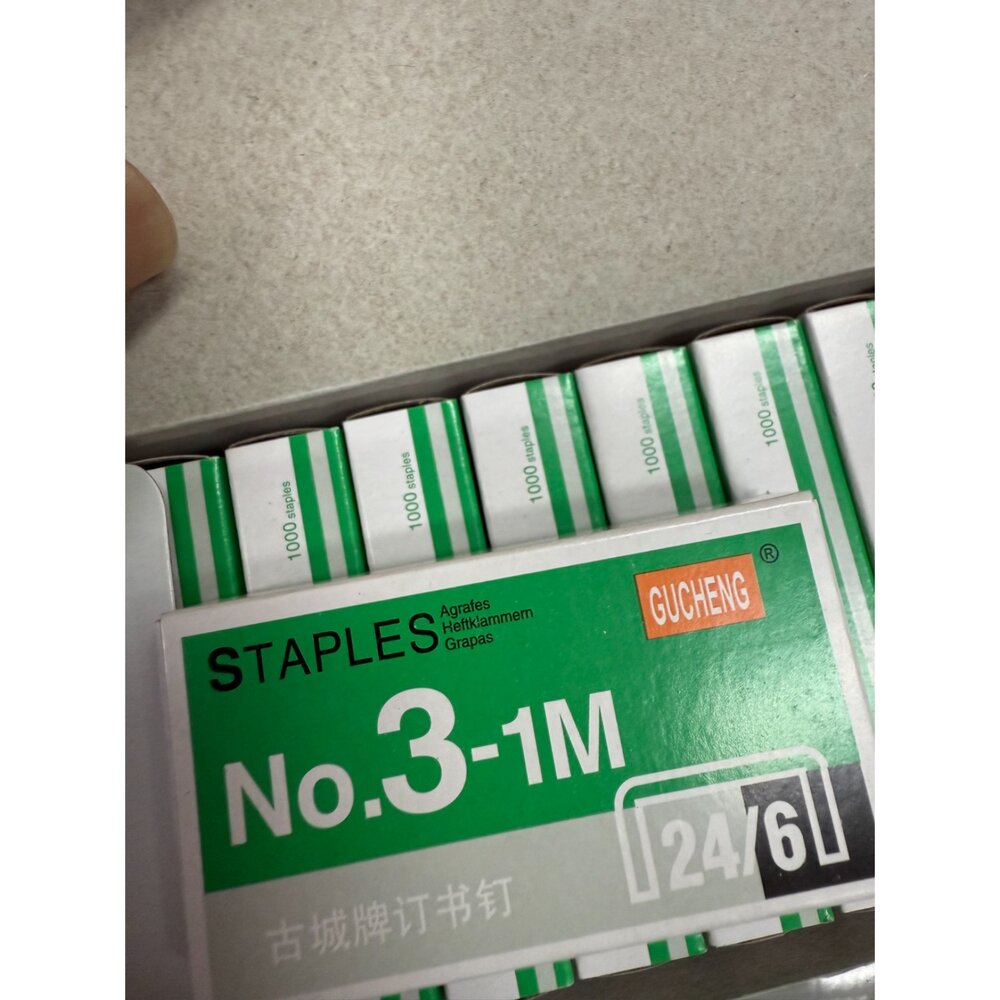 251126114914-老闆買錯規格 隨便賣 3號訂書針 24/6  釘紙 文具訂書針 釘書機