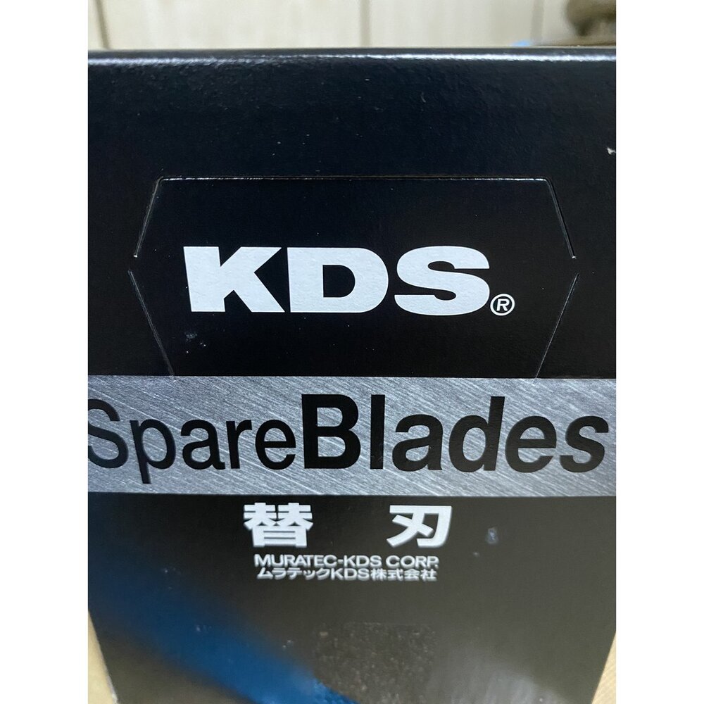 日本 KDS 美工刀 替刃 刀片 黑刀片 18mm 15段 日本製 LB-10BWZ黑刃 LB-10WZ白刃-圖片-1