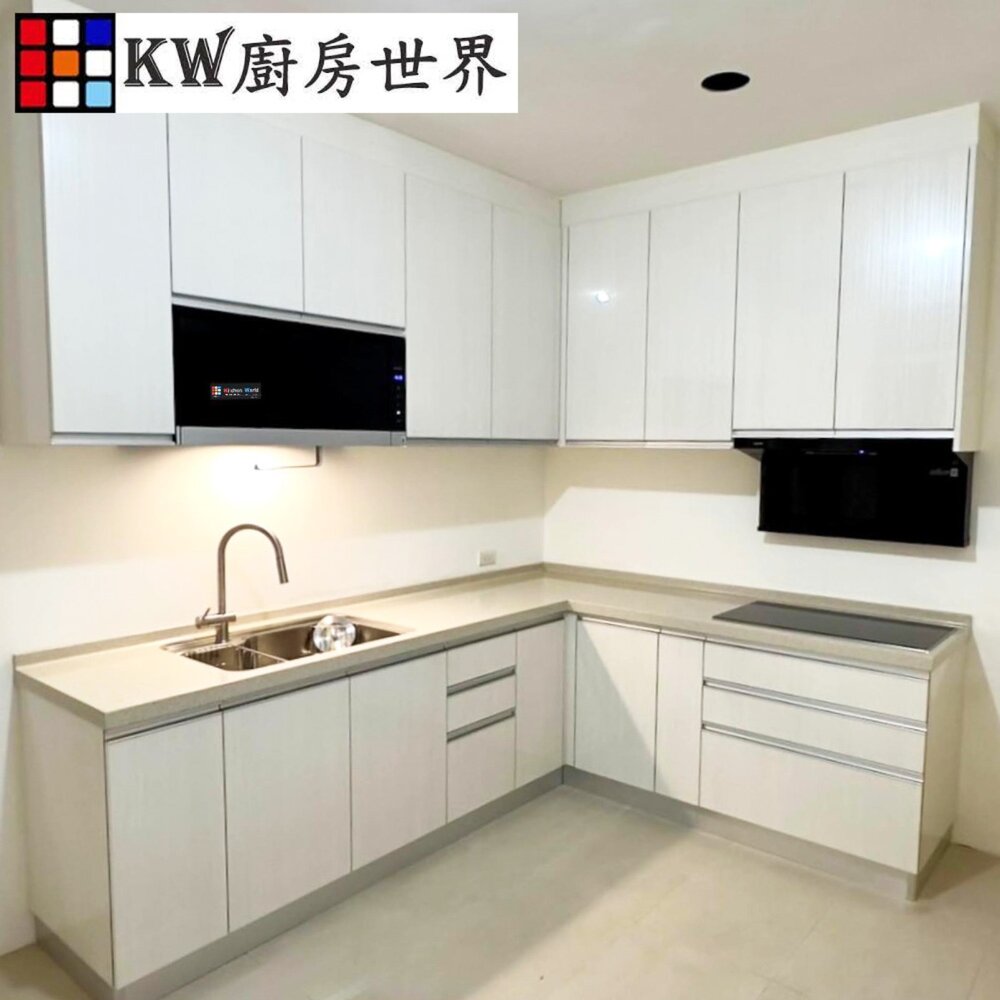 250805121103-高雄系統廚具 廚房設計 客製化 人造石檯面 水晶門板 BOSCH IH爐 近吸排油煙機 廚具