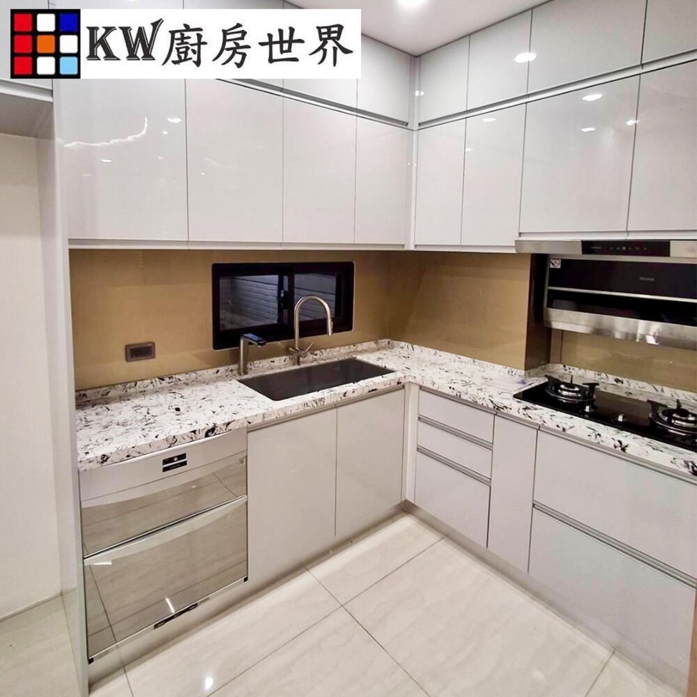 250805122406-高雄系統廚具 廚房設計 石英石檯面 鋼烤門板 客製化 廚櫃 林內頂測雙吸排油煙機 廚具