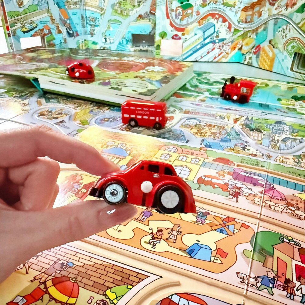 媽媽買 環遊大世界 禾流文創 發條軌道書 Usborne互動書 手眼協調 幼兒觸覺書 親子共讀-圖片-4