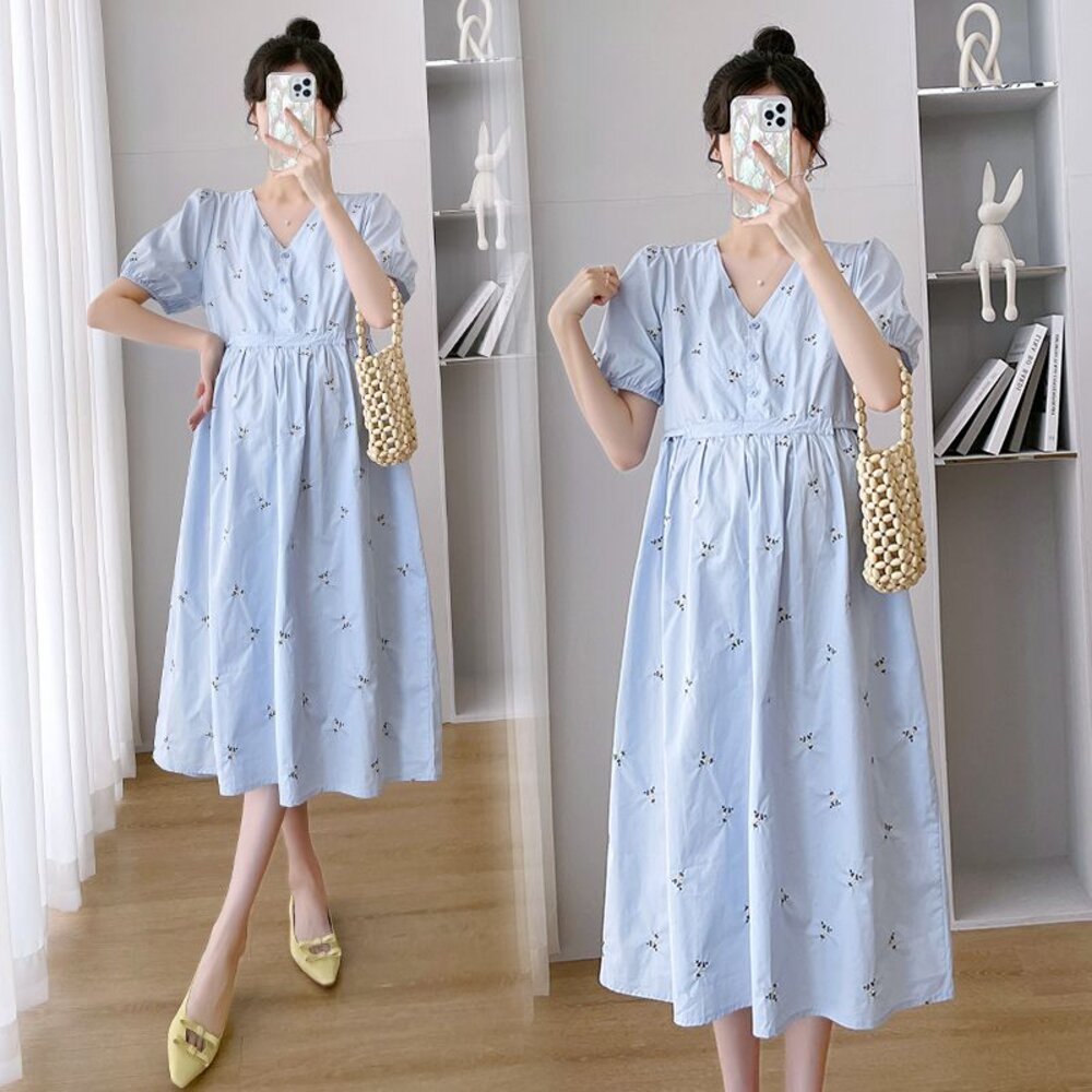 【D7612】 夏日 碎花 V領 刺繡 娃娃領 小清新 繡花 包袖 孕婦洋裝 短袖 孕婦裝 韓系 封面照片