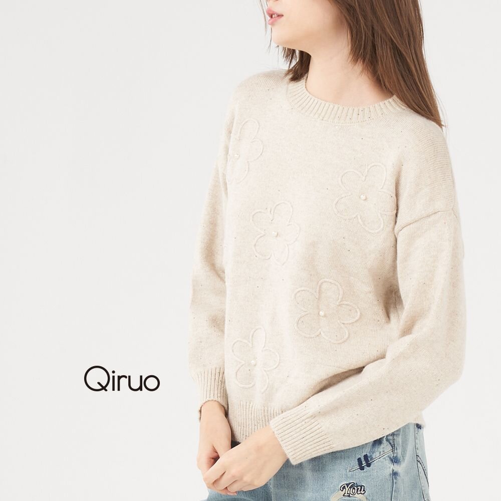 【Qiruo 奇若名品】專櫃米色小羊毛上衣 精品時尚保暖(造型花朵珍珠點綴共-三色-2002A-40) 封面照片