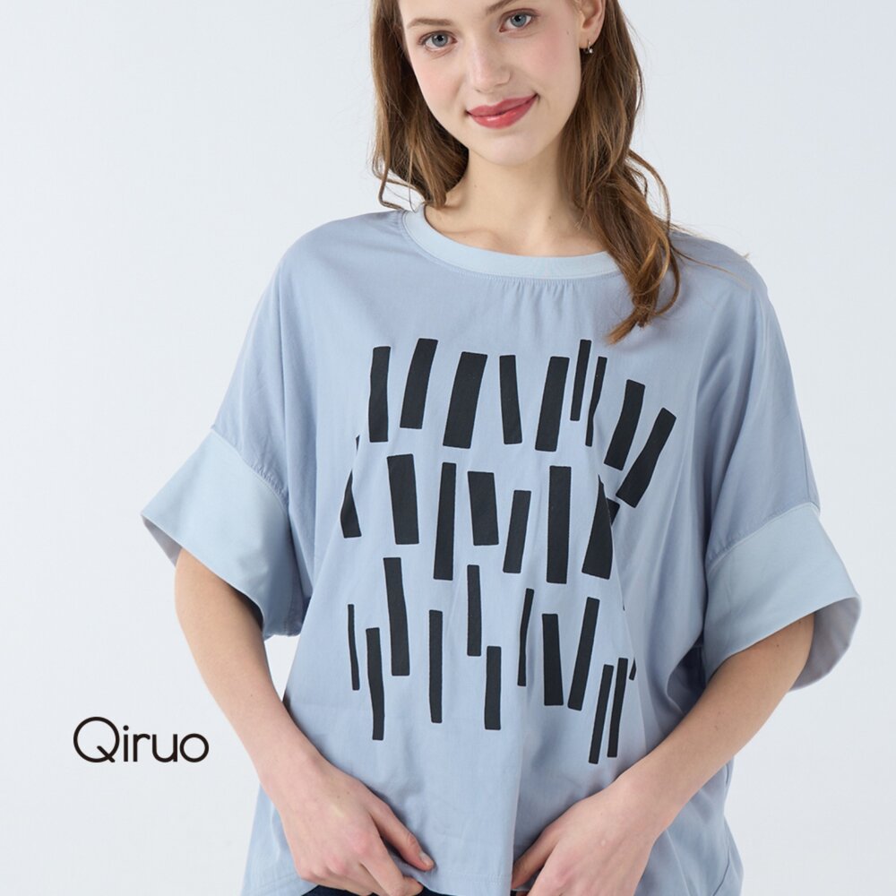 32363085A51-專櫃精品淺藍色五分袖上衣3085A  胸前造型女裝