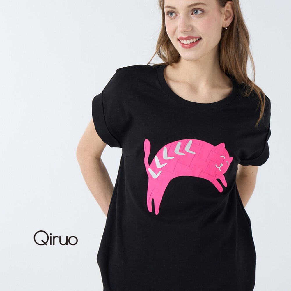 32387001A02-專櫃黑色造型設計上衣7001A桃紅貓咪圖