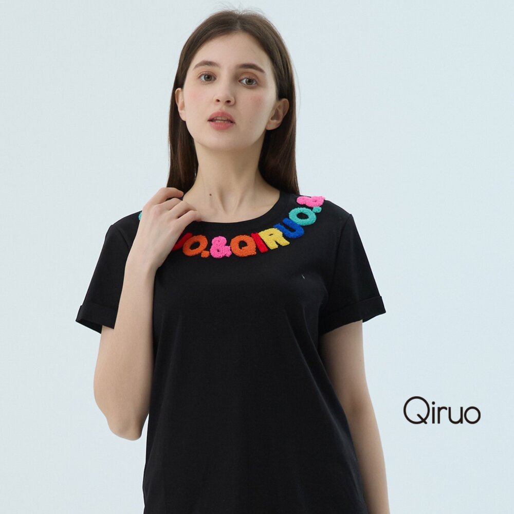 52387113A02-專櫃女裝黑色上衣7113A 彩色領口字母