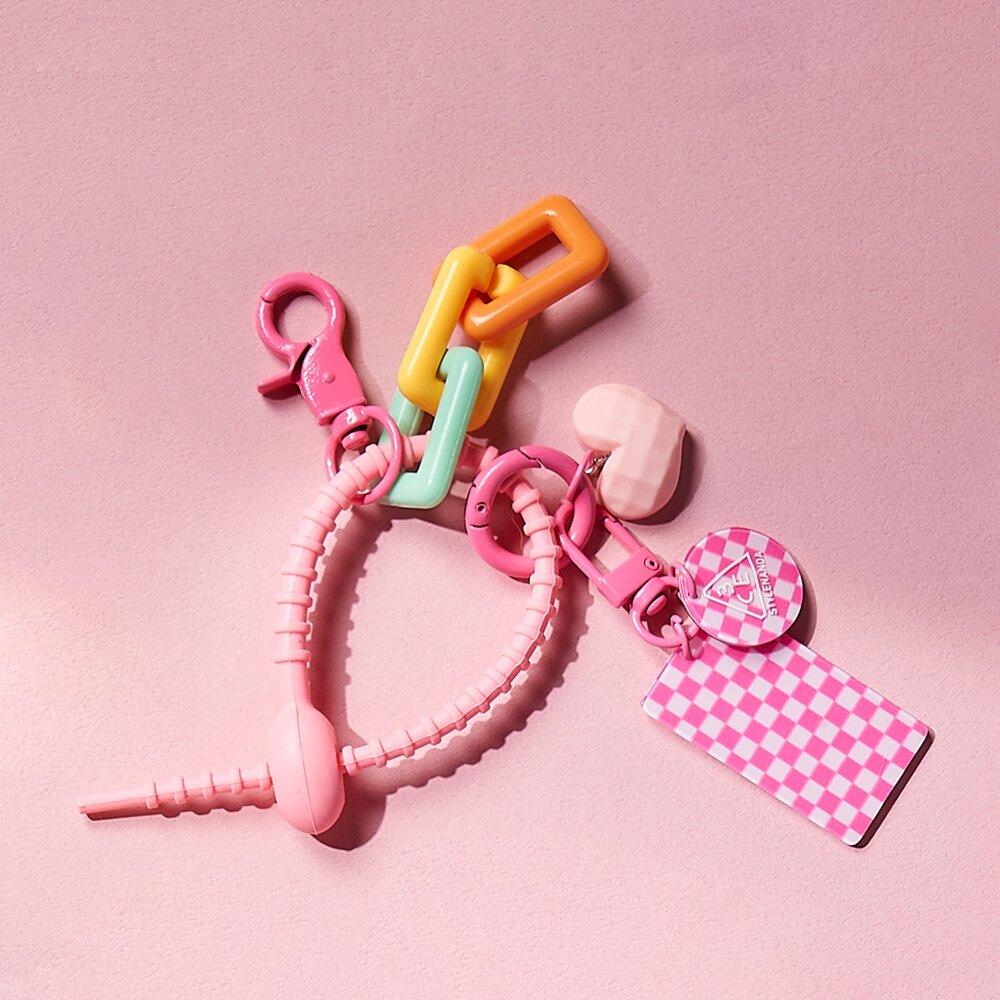 260325150433-現貨 3ce 品牌吊飾