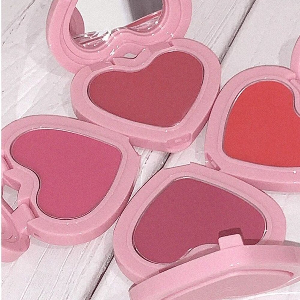 現貨|AOU|愛心潤澤奶油腮紅霜 愛心霧感奶油腮紅霜 愛心腮紅 自然融膚 不沾底妝 不顯毛孔 潤澤 柔霧|韓國代購-圖片-1