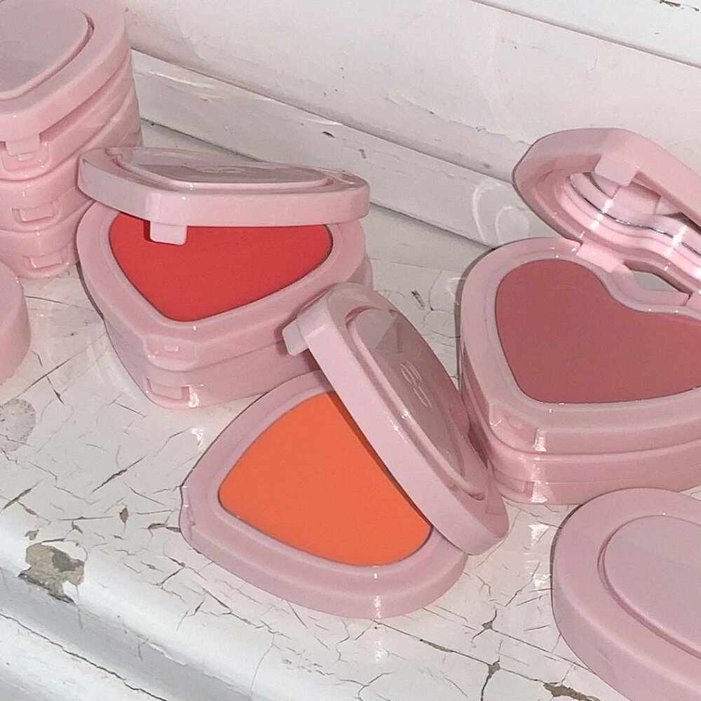 現貨|AOU|愛心潤澤奶油腮紅霜 愛心霧感奶油腮紅霜 愛心腮紅 自然融膚 不沾底妝 不顯毛孔 潤澤 柔霧|韓國代購-圖片-2