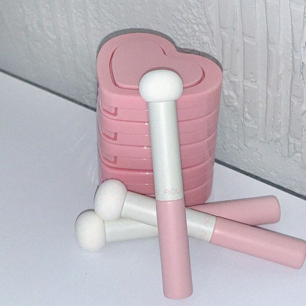 現貨|AOU|愛心潤澤奶油腮紅霜 愛心霧感奶油腮紅霜 愛心腮紅 自然融膚 不沾底妝 不顯毛孔 潤澤 柔霧|韓國代購-圖片-5