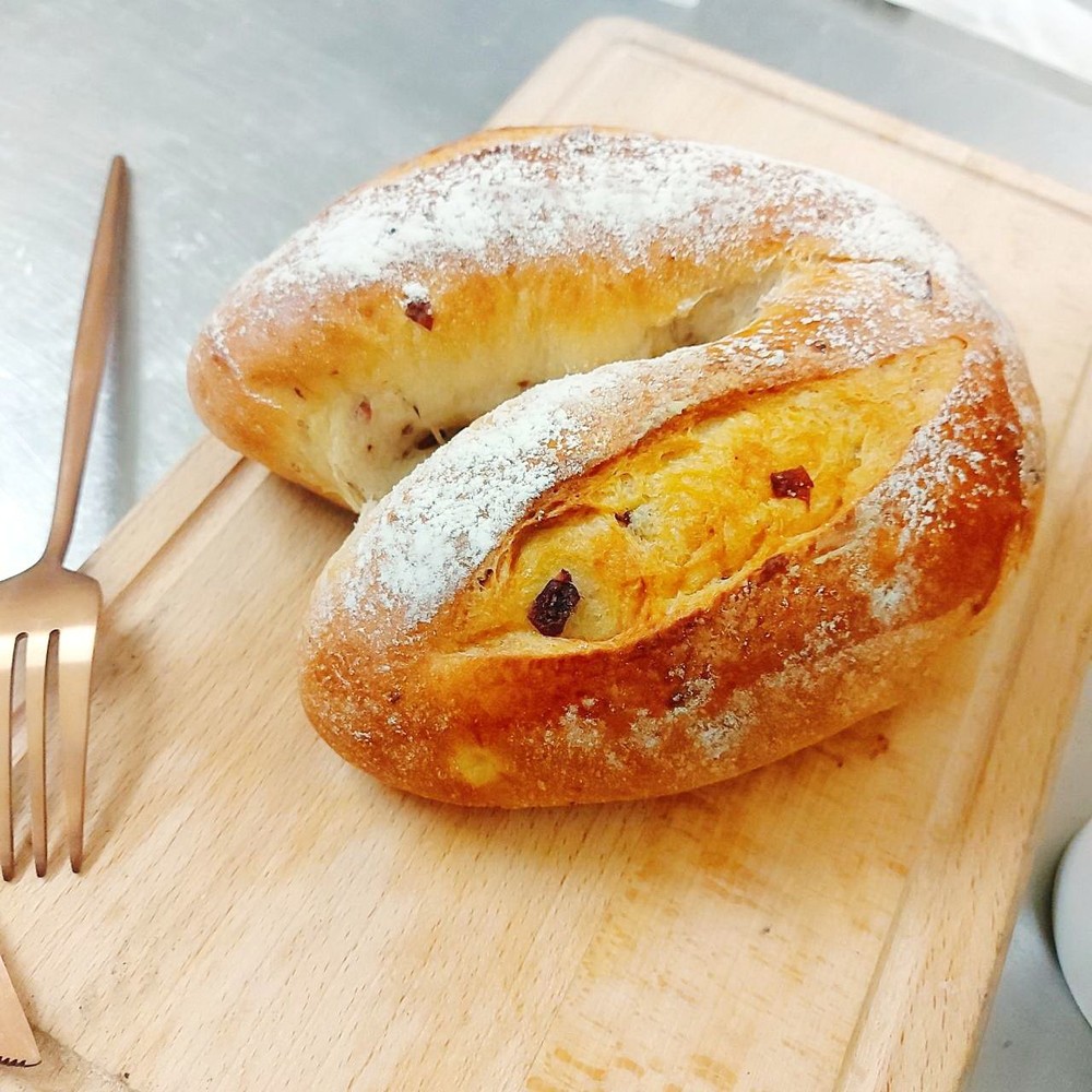 F014-歐式葡萄乳酪麵包