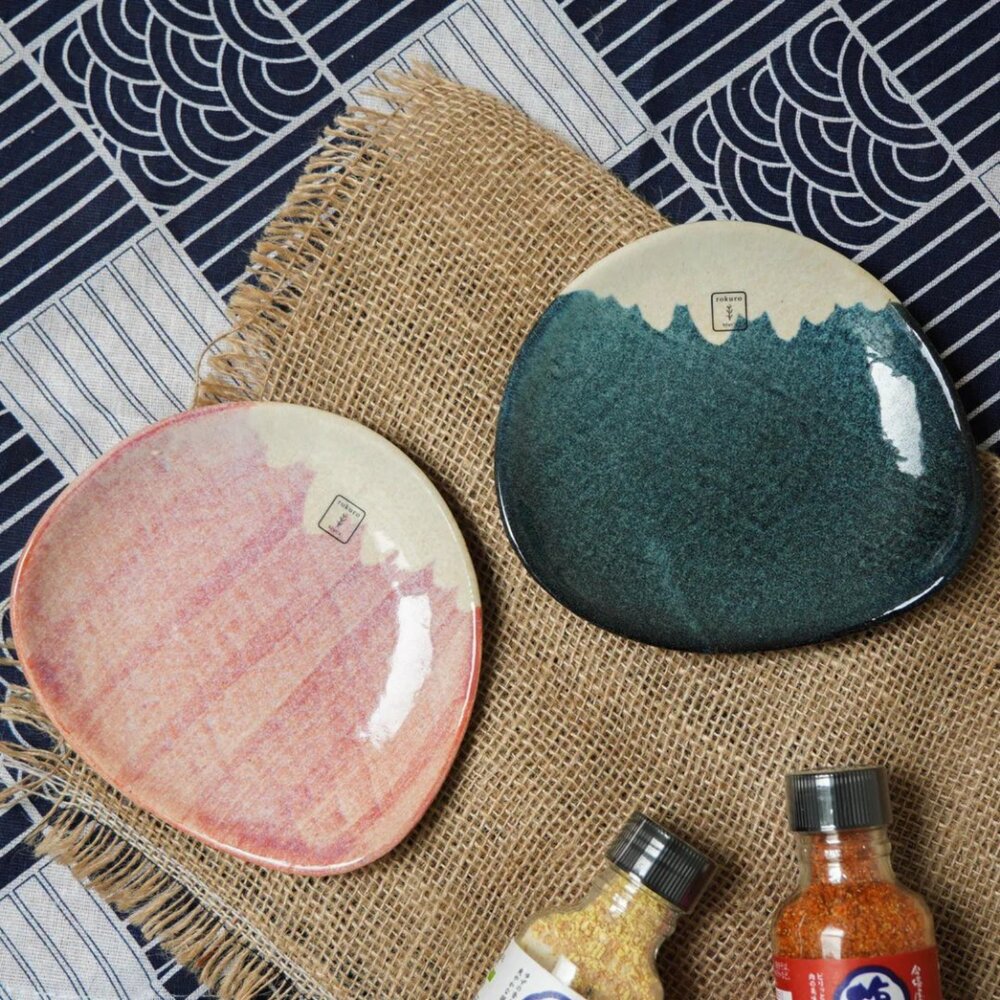 SF-014735-日本製 Rokuro Blut 六魯 美濃燒陶瓷 富士山造型小碟 小碟 醬油碟 小菜碟 粉色
