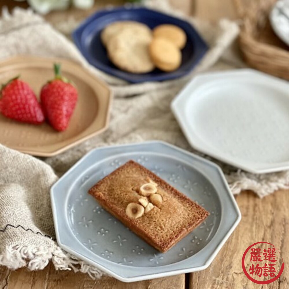 日本製美濃燒甜點盤 小花浮雕八角盤12.6cm ins風 餅乾盤 蛋糕盤 小碟子 廚房餐具 質感餐具 封面照片