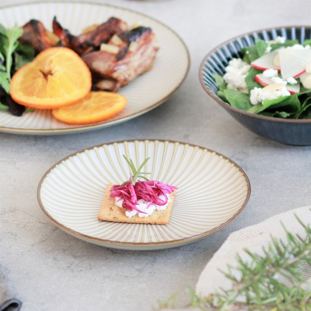 SF-014939-日本製美濃燒 放射狀 白色/海軍藍/黃灰色｜餐盤 蛋糕盤 菜盤 餅乾盤 小菜盤 日本料理 可微波爐洗碗機