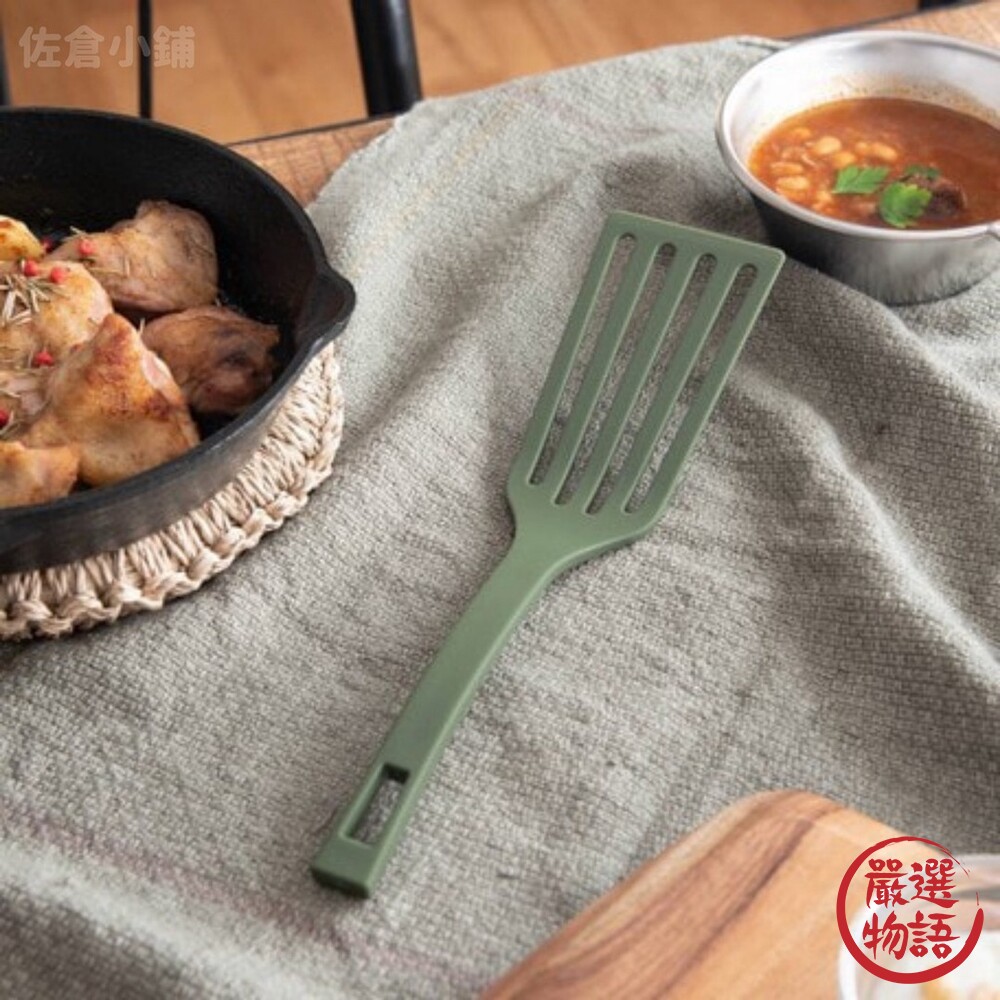 日本製 橄欖灰綠煎鏟 鍋鏟 煎鏟 不沾鍋鏟 炒菜鏟 尼龍鍋鏟 耐熱鏟 廚具 耐熱 廚房用具 封面照片