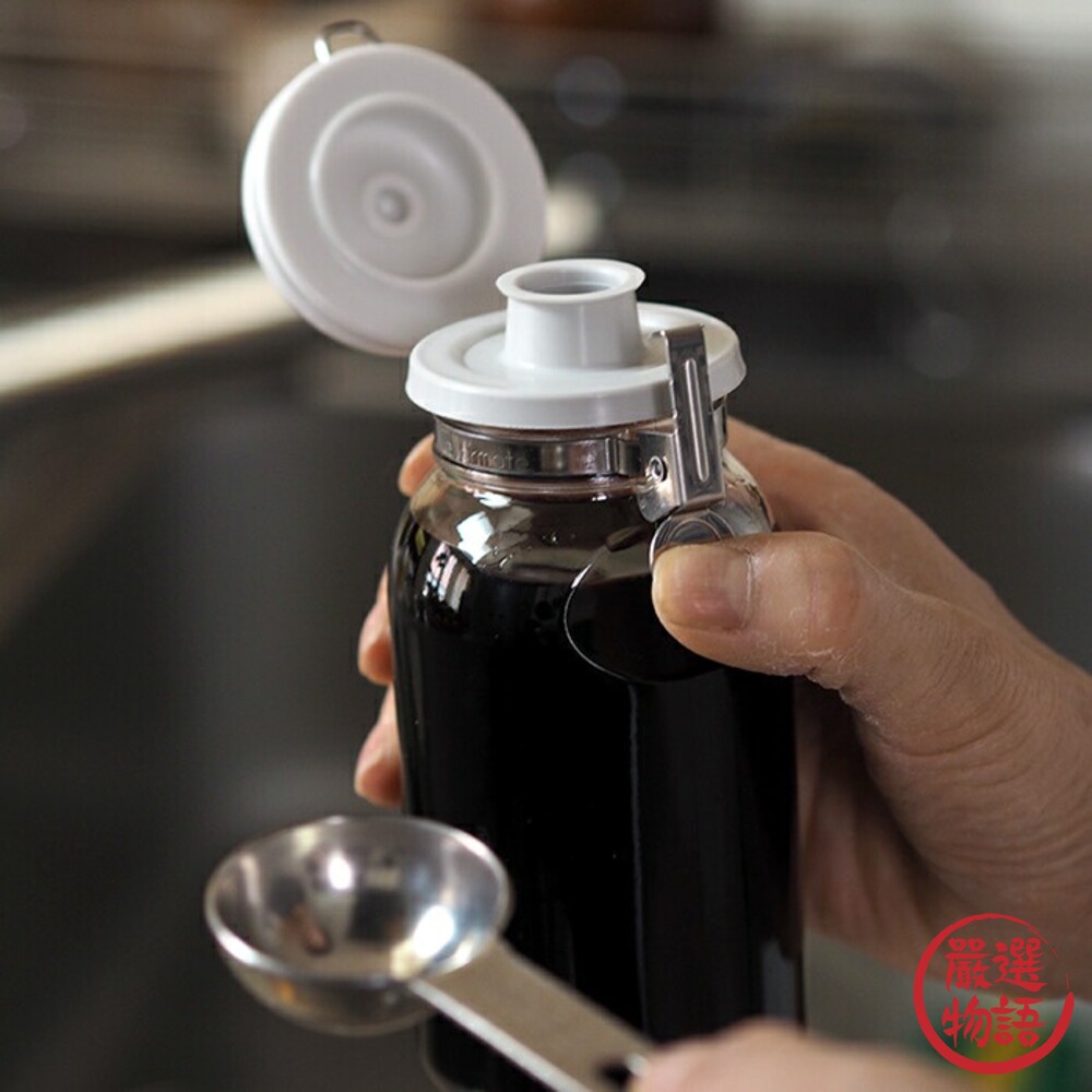 日本製 單手快掀扣式醬料瓶 300ml 星硝 密封罐 糖罐 玻璃瓶 一按即開 醬油瓶 調味料瓶-圖片-6