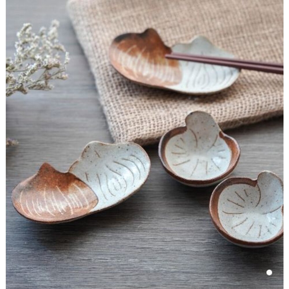 SF-015768-日本製造 洋蔥造型 美濃燒 小菜碟 陶瓷 醬油碟 小盤 碗盤 餐盤 造型 醬油碟 豆皿