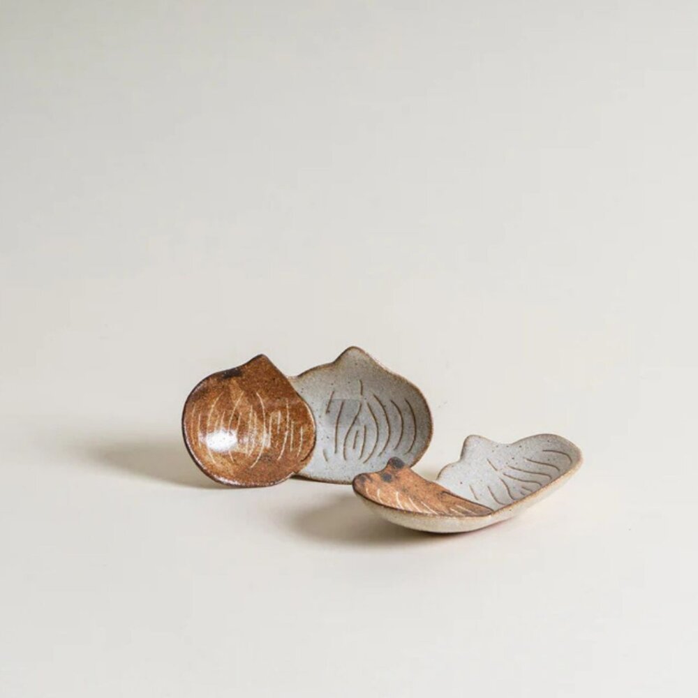 SF-015768-日本製美濃燒 洋蔥造型小菜碟 陶瓷碟 | 醬油碟 小盤 碗盤 餐盤 造型 醬油碟 豆皿