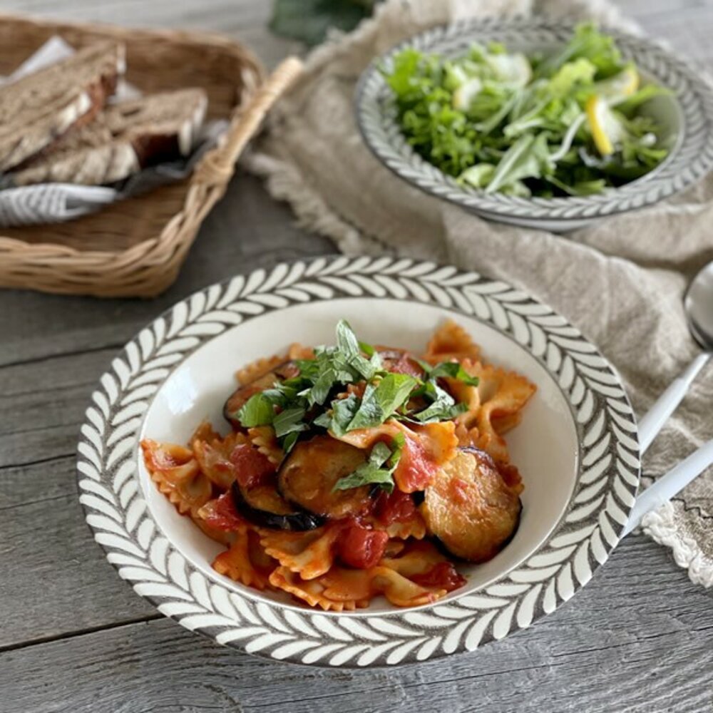 日本製 美濃燒 羽毛餐盤 碗盤 廚房用品 廚房 餐具 盤子 義大利麵盤-圖片-1