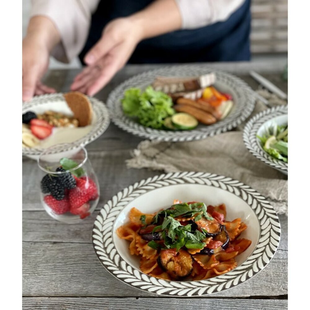 日本製 美濃燒 羽毛餐盤 碗盤 廚房用品 廚房 餐具 盤子 義大利麵盤-圖片-2