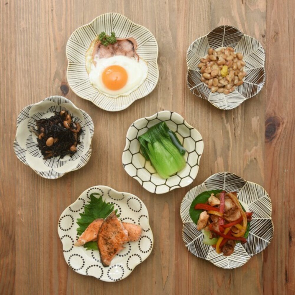 SF-020121-日本製 Natural69 波佐見燒 粉引釉花形淺盤 六角壓花盤 陶瓷盤 日式餐盤 KOBIKIYU 日本進口