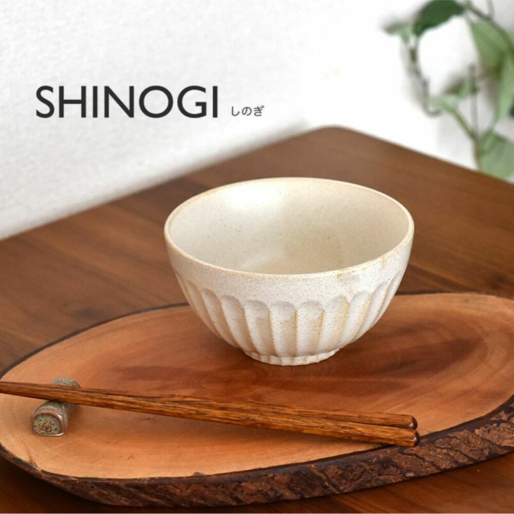 SF-020322-現貨 日本 美濃燒 白色刻紋陶瓷碗 Shinogi 菊型碗 陶瓷碗 拉麵碗 雕刻碗 不規則圓碗 日本進口