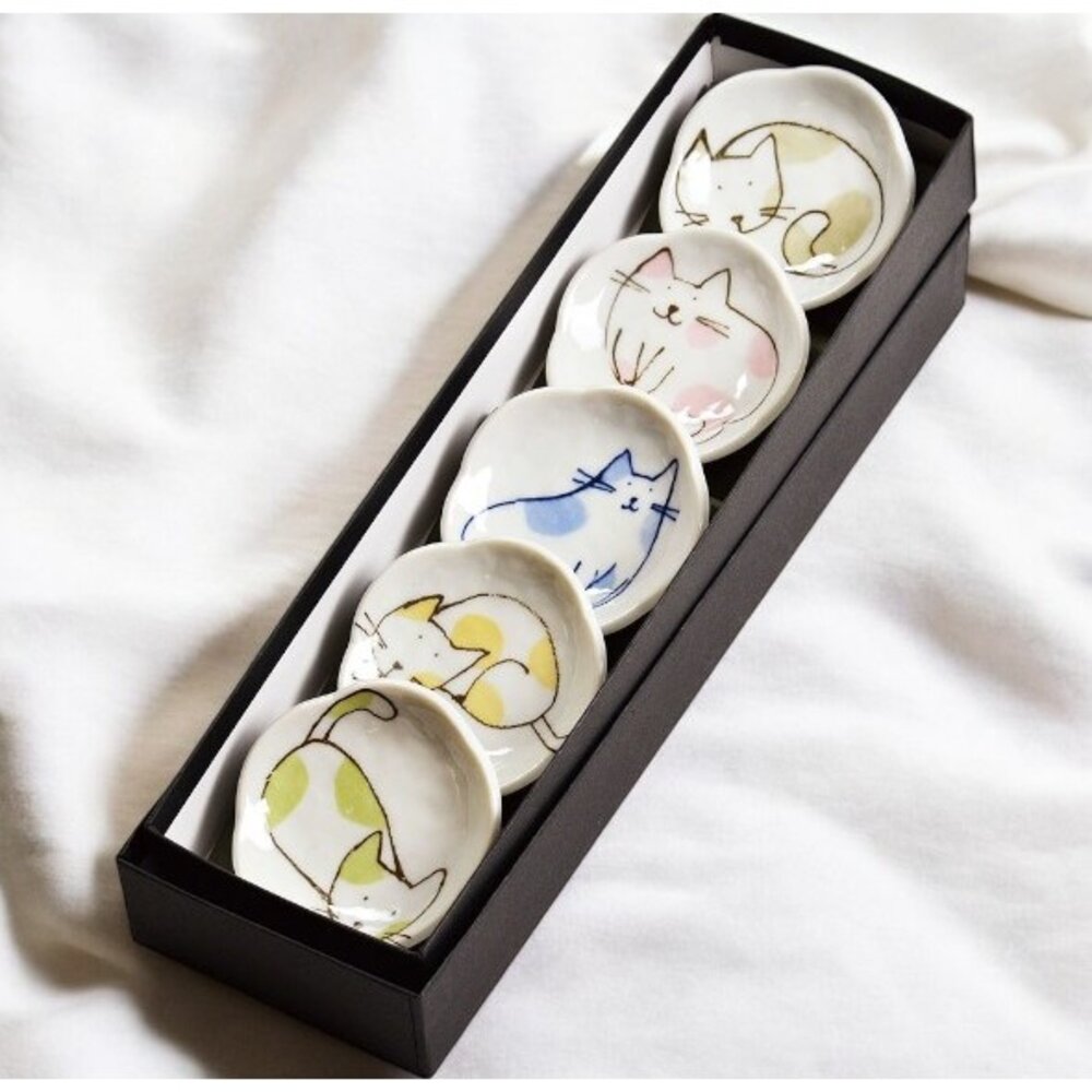 SF-020376-日本製 美濃燒陶瓷貓咪小碟禮盒 趣味貓咪搭配不規則形狀設計 適合日常餐桌擺設及筷架使用 日本進口