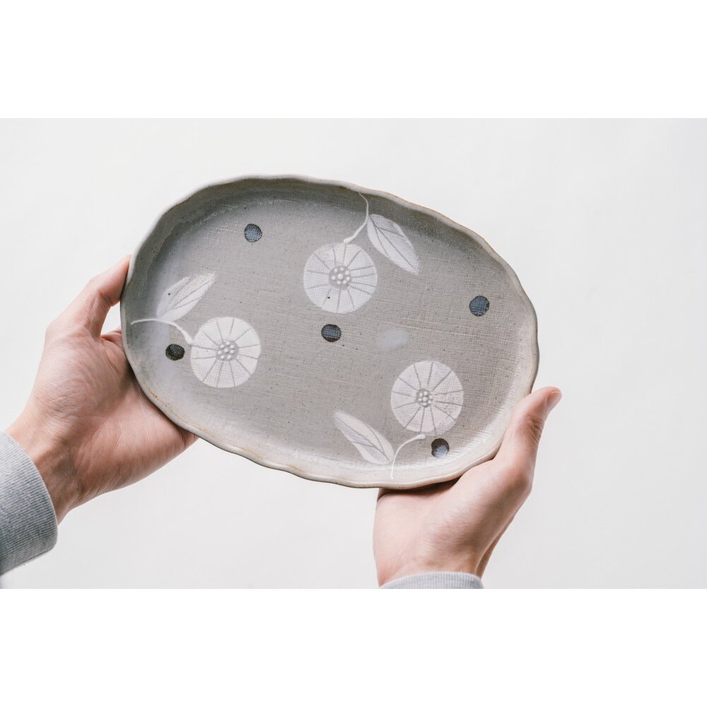 SF-020527-日本製KANESAN1893灰白一輪花橢圓皿｜日本進口 瀨戶燒 陶瓷餐具 陶瓷盤 牛排盤 義大利麵盤 早午餐盤