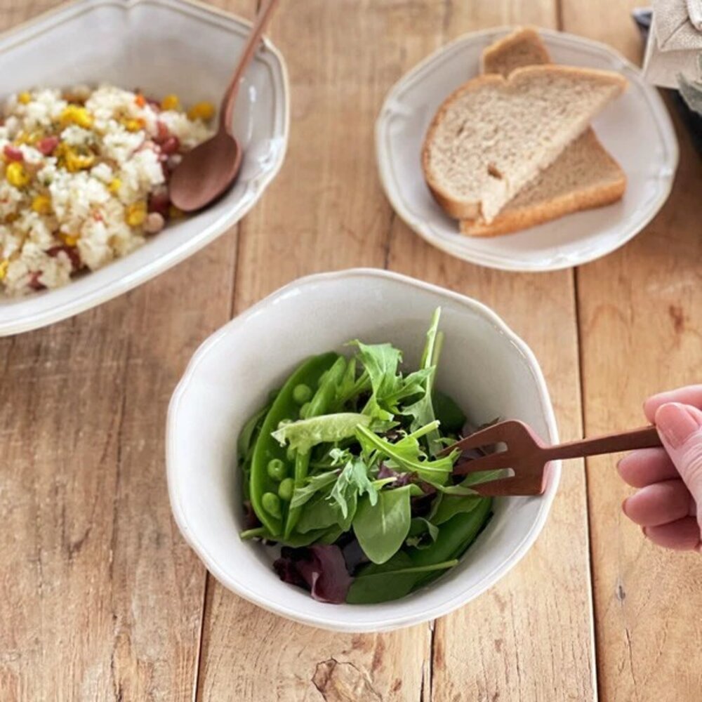 SF-020737-日本製 美濃燒 白瓷花瓣 陶瓷碗 沙拉碗  深碗 湯碗 |  碗盤 碗筷 瓷碗 餐具 陶瓷餐具