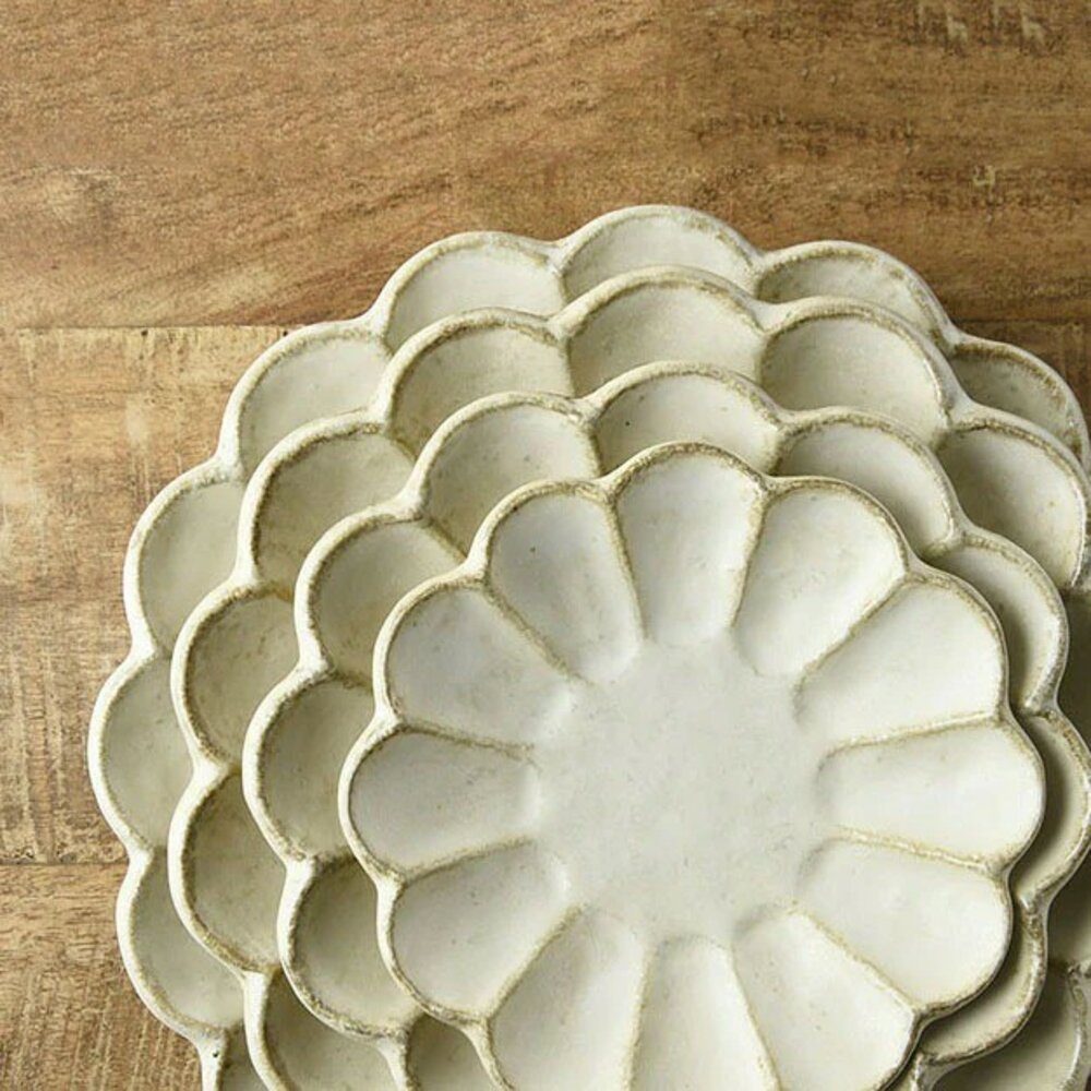 SF-020989-現貨 日本製 輪花盤 六魯 小兵製陶所 Rinka 美濃燒 陶器 粉引花盤 點心盤 花皿 白練 花瓣盤 日本進口