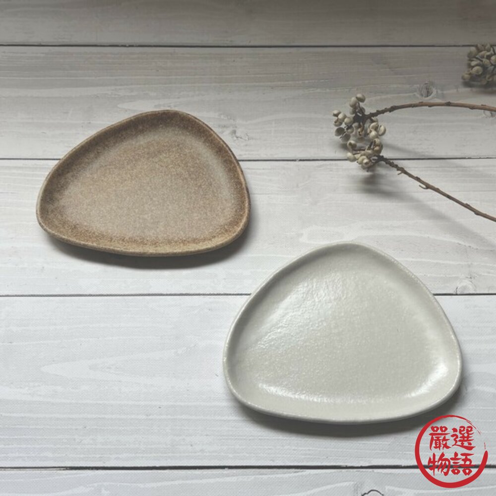 日本 伊賀咖三角盤 飾品盤 裝飾道具 角皿 三角盤 | 小盤子 碟子 小菜碟 調味盤 收納盤 封面照片