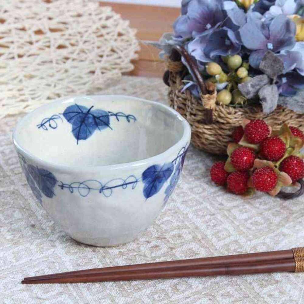 SF-021732-日本瀨戶燒 粉引葡萄茶杯 陶瓷麵碗 湯碗 片口杯 茶杯 茶碗 豬口杯 藍白葡萄紋 日式餐具 食器 日本進口