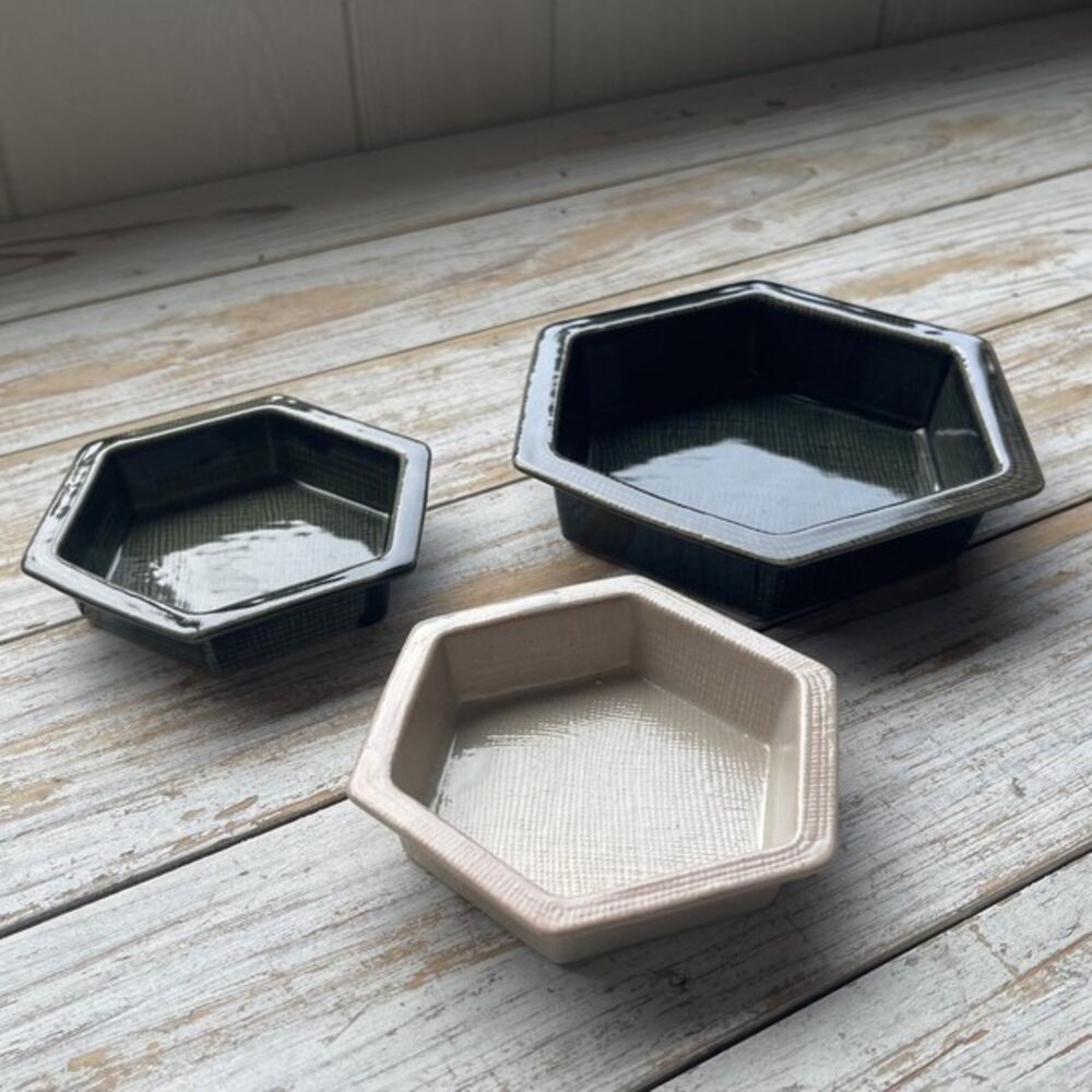 SF-021800-日本製 釉霧粉白 六角小菜醬料碟 小菜 前菜 沙拉 甜點 六角小碗 日式和風氛圍 餐桌搭配 日本進口