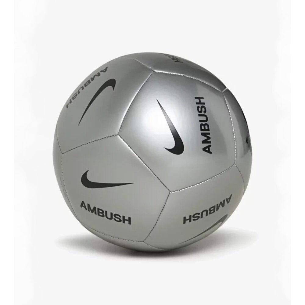 FN1583-095-Ambush x Nike Pitch Football 足球 金屬銀