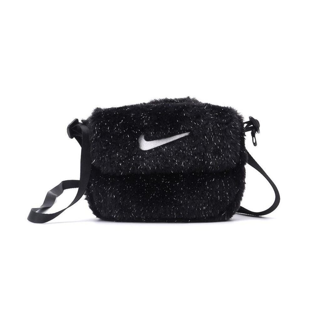 FZ1329-010-Nike Sustainable Materials 斜背包 絨毛 黑色 金蔥 小包 人造皮草 FZ1329-010