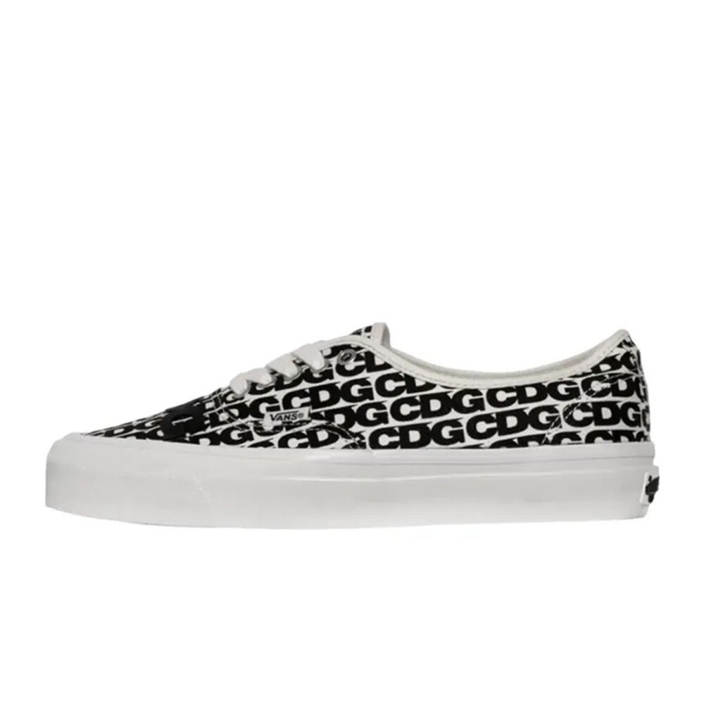VN000EEUUY6-CDG x Vans OTW Authentic 44 Black 黑白 滿版logo VN000EEUUY6