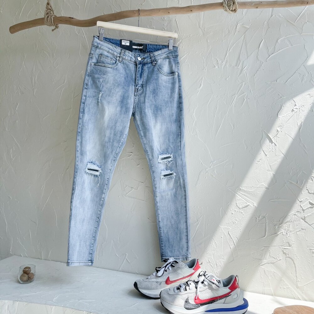 韓版 牛仔褲 多刀割淺藍牛仔褲 破壞加工 刀割破壞 淺藍刷色 刷舊 彈性 窄版 合身 煙管褲 男女可穿 50033-圖片-3