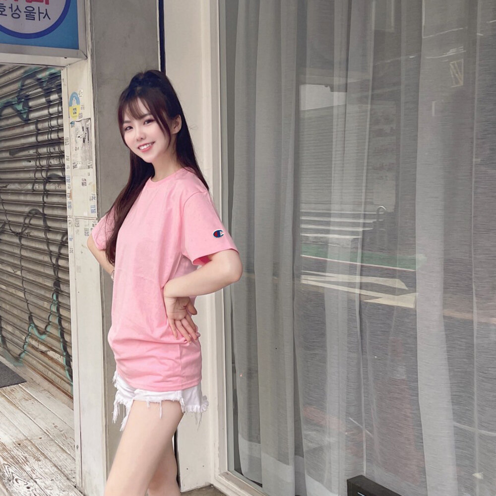 Champion 冠軍 短袖 情侶裝 T425 美規 6.1oz 刺繡logo 素T 大尺碼 男生衣著 多色可選-圖片-4