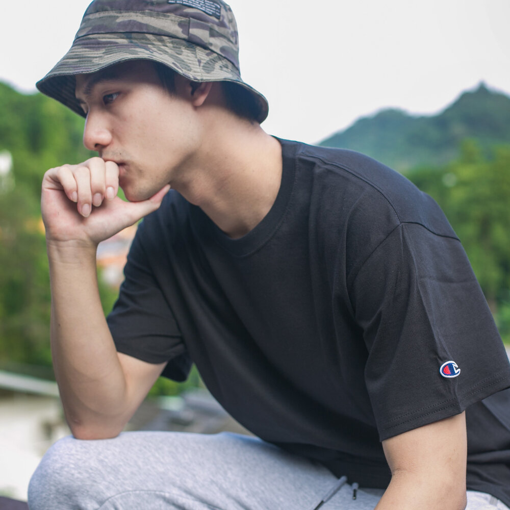 Champion 冠軍 短袖 情侶裝 T425 美規 6.1oz 刺繡logo 素T 短袖上衣 大尺碼 男生衣著-圖片-10