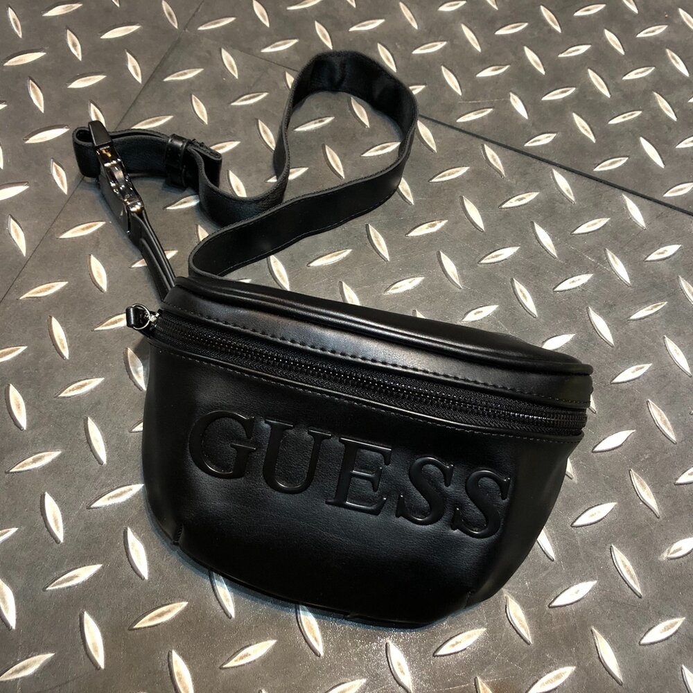 GUESS 白皮革 金屬扣環 小背包 胸包 斜背包 側背包 Guess小包 Guess腰包 多款現貨-圖片-2