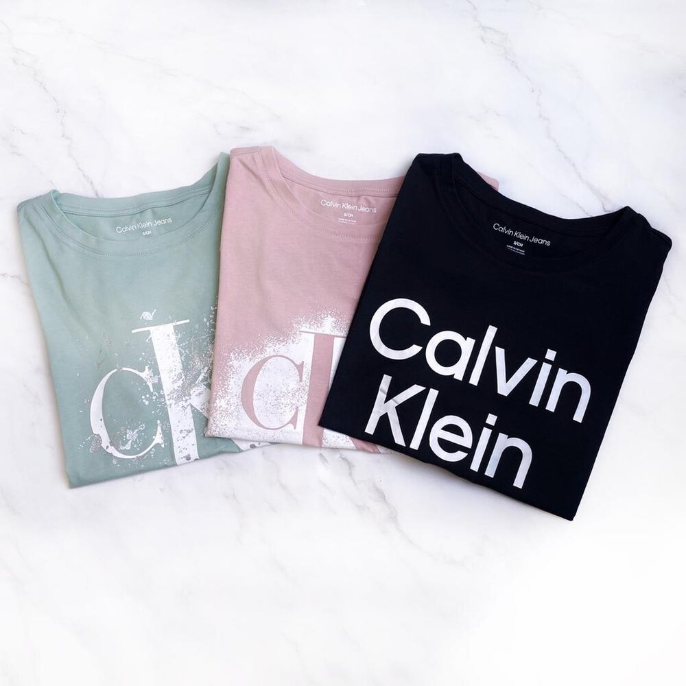 23368163469-CK 女款 短T 經典款 經典大logo 文字LOGO 上衣 t shirt 輕鬆駕馭 短袖 t 恤 現貨正品 1101