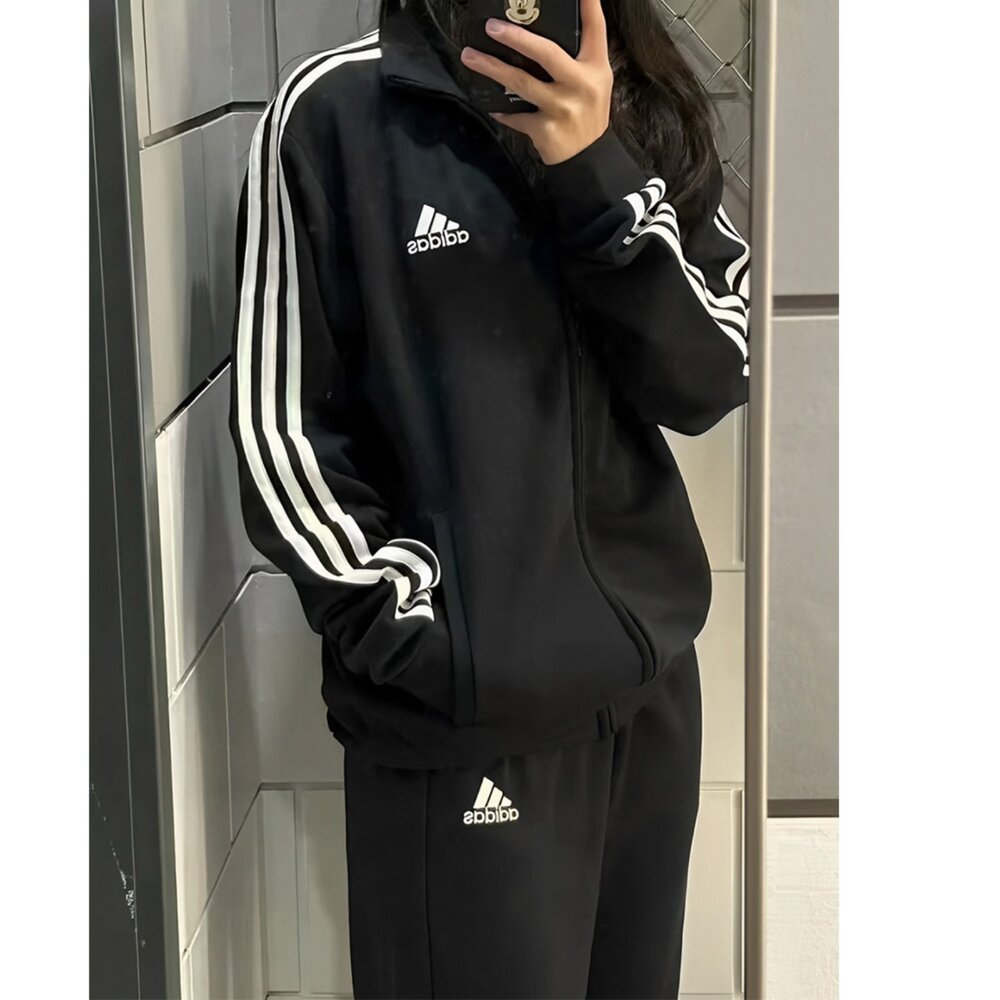 adidas 愛迪達 套裝 棉質 立領三線外套 黑色 縮口休閒長褲 毛巾布內裏 男女可穿(IC6766)-圖片-5