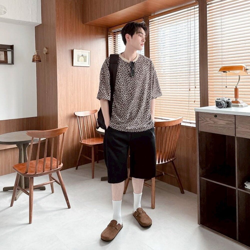 韓版 車線造型 剪裁 彎刀短褲 棉短褲 黑 灰 厚磅 短褲 男女 情侶 1793-圖片-3