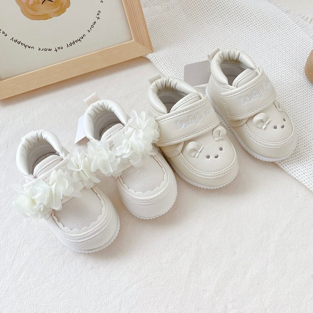 女童學步鞋 寶寶鞋 白色 皮面 布面 🔥出口日本🔥 小花 封面照片