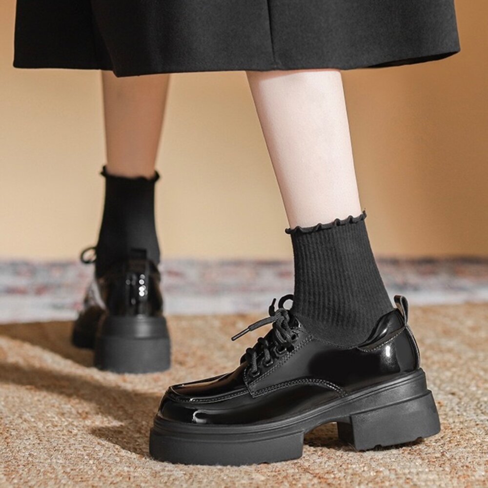 厚底鞋 黑色 鞋帶學院風 全黑皮面 亮皮 高台 5.5公分 休閒鞋-圖片-1