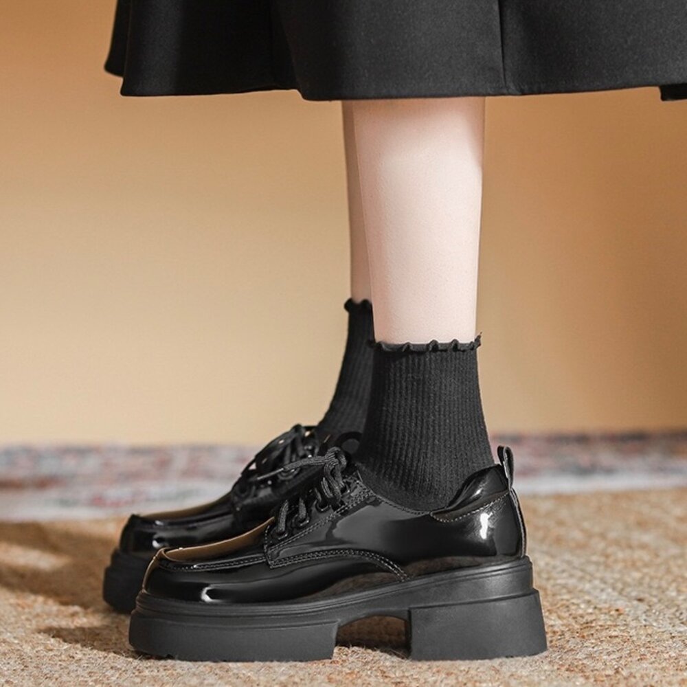 厚底鞋 黑色 鞋帶學院風 全黑皮面 亮皮 高台 5.5公分 休閒鞋-圖片-8